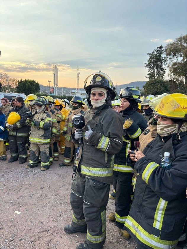 México Mujer bomberos 2 resize.jpg