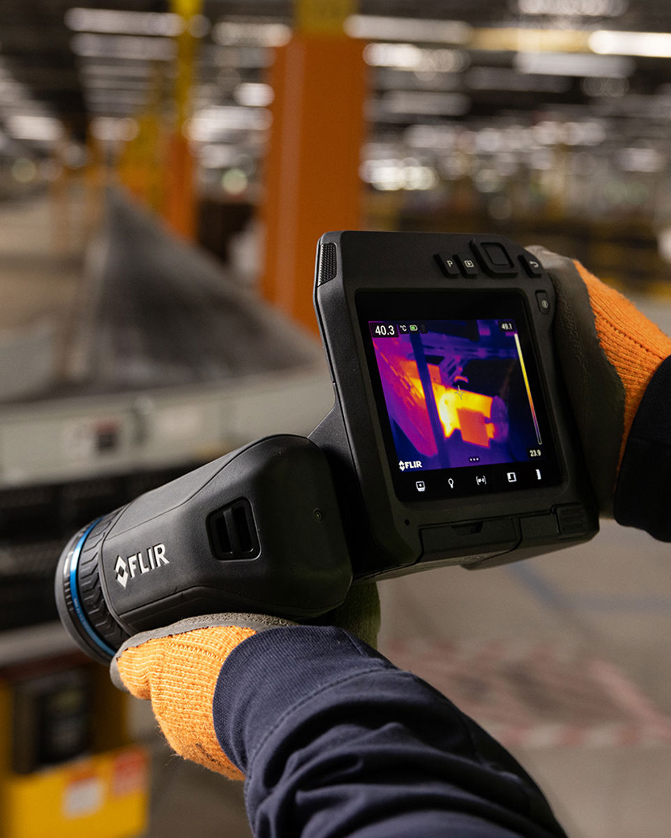 t540 thermal camera in use in a warehouse
