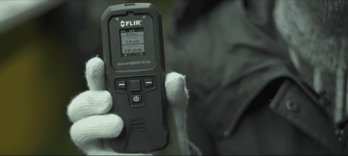 the FLIR identiFINDER R100 measures radiation exposure